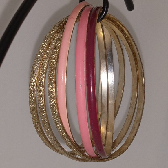 Retro 80s Pinks & Gold Tone Bangle Bracelet - Picture 4 of 9